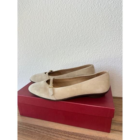 Salvatore Ferragamo Terenzia Beige Suede Mary Jane Flats Size 7C - Picture 3 of 4